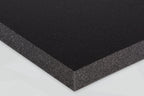 Ausschnitt einer PUR-Schaumstoffplatte mit schwarzer Folienoberfläche
