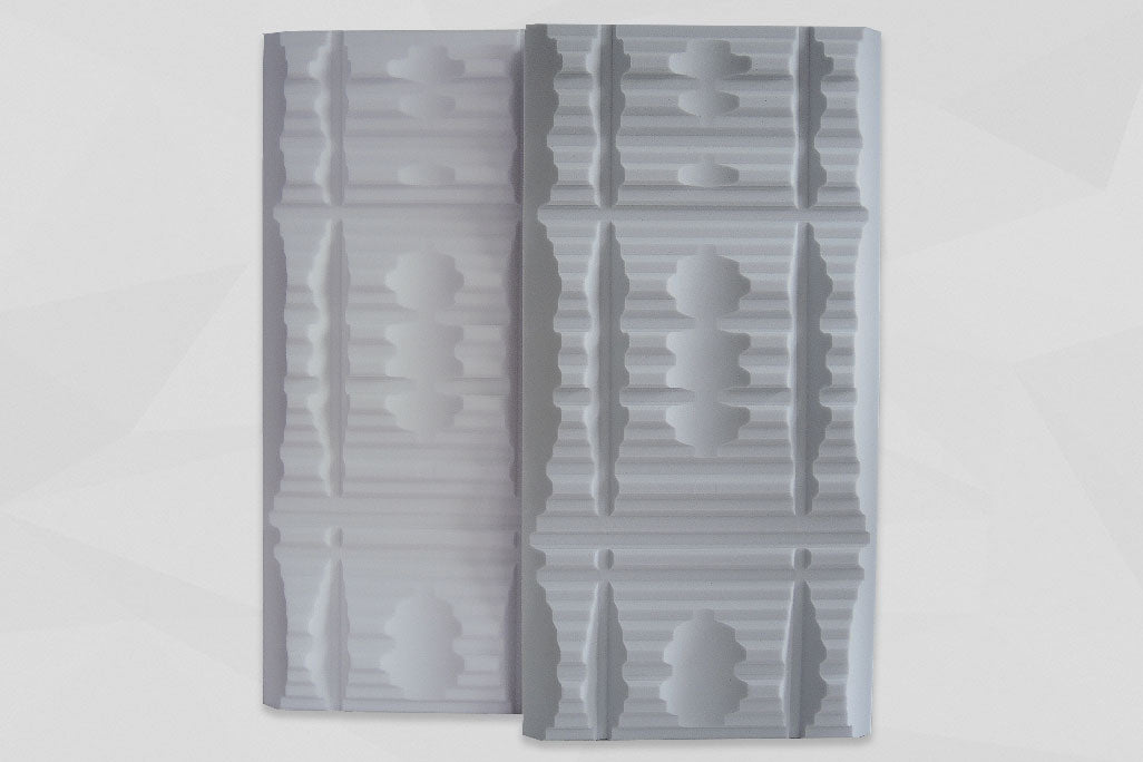 Melaminschaumplatte mit einem gefrästen Muster zur Schallabsorption