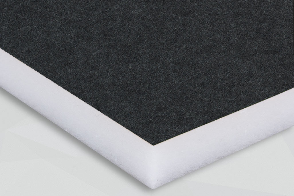 Ausschnitt eines PES-Vliesabsorbers mit farbiger Vliesoberfläche, Farbe Anthrazit